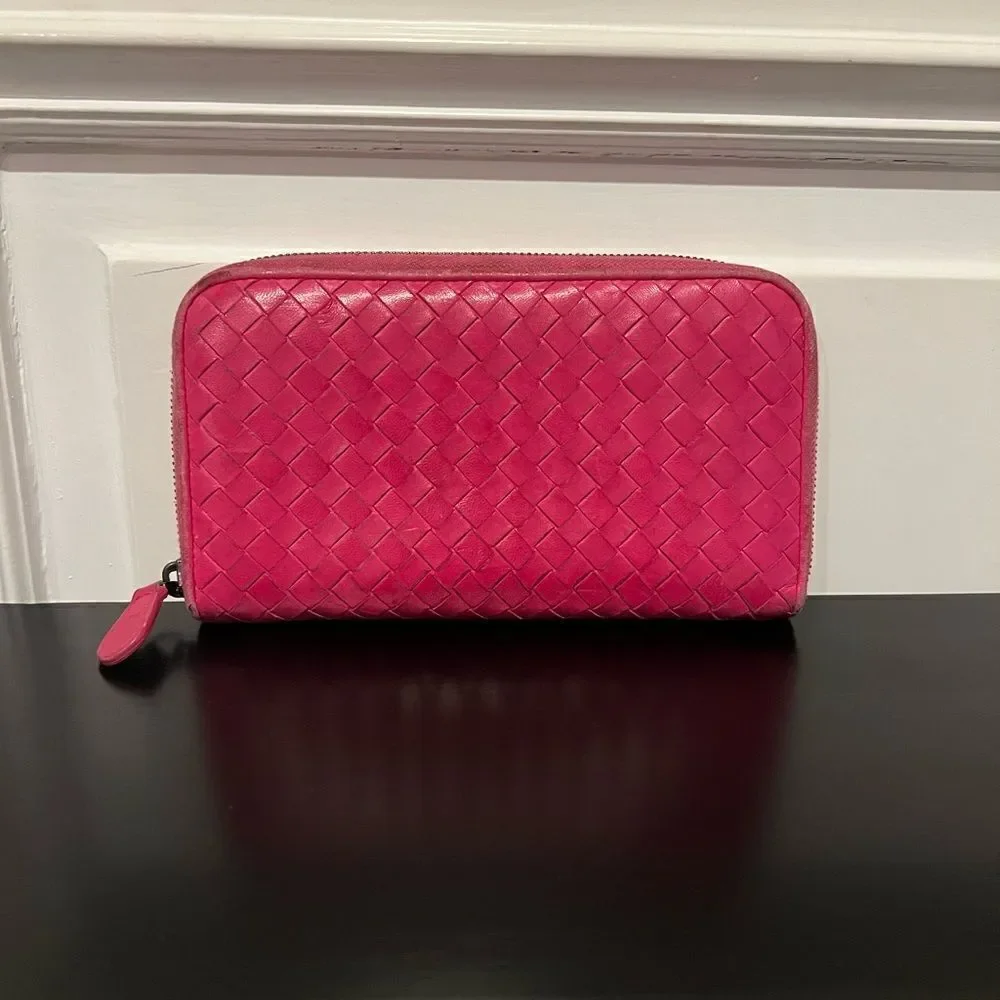 AUTHENTIC BOTTEGA VENETA Zippy WALLET- Pink